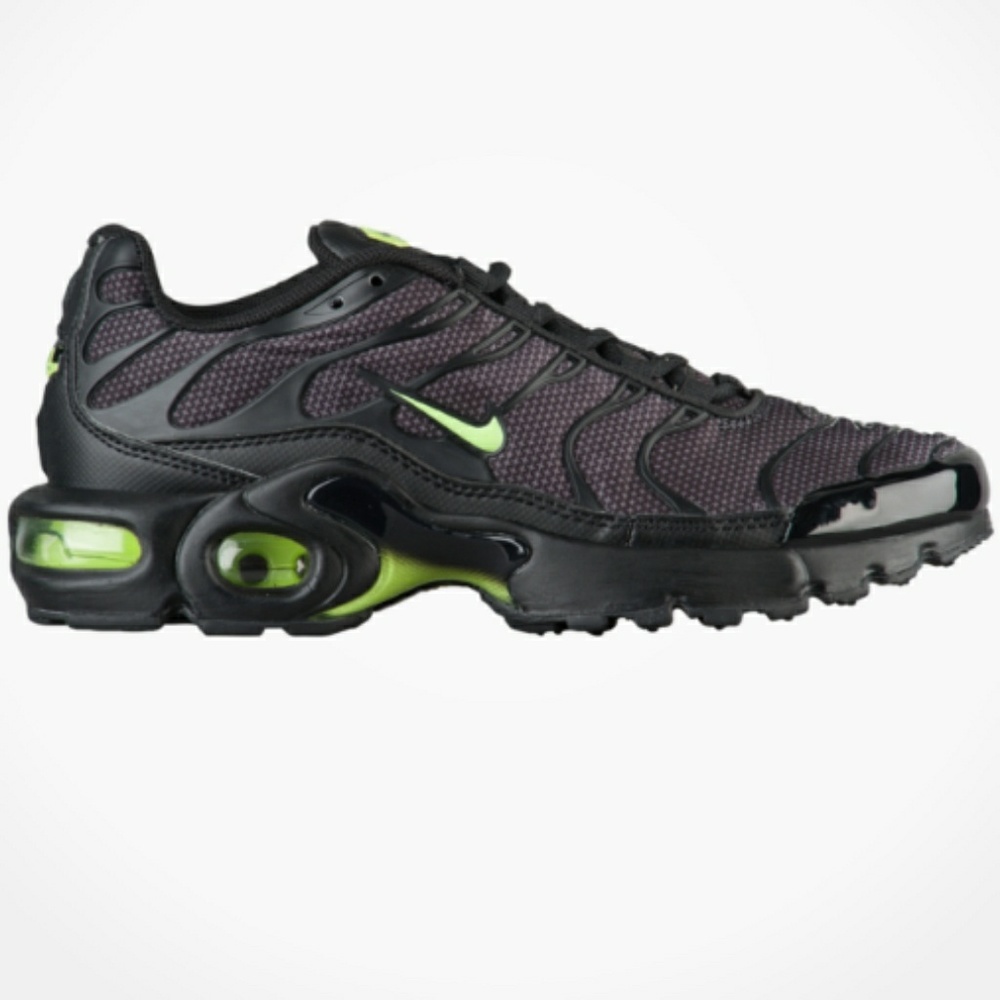 Nike air max plus wolf grey volt glow black